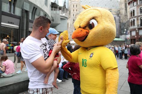 Como O Canarinho Da Seleção Brasileira Ficou Pistola” Cnn Brasil