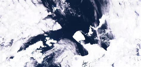 El iceberg más grande del mundo se pone en movimiento después de 30