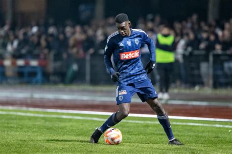 Paris Fc Valenciennes Le Groupe Parisien Paris Fc