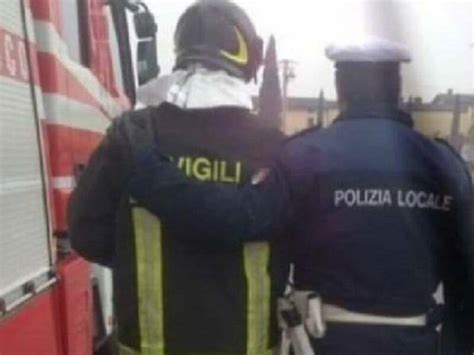 Cinisi Orrore In Casa Diroccata Trovati Due Cadaveri Carbonizzati