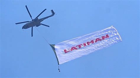 Keren Helikopter Membawa Bendera Raksasa Gladi Bersih Hut Ri Ke