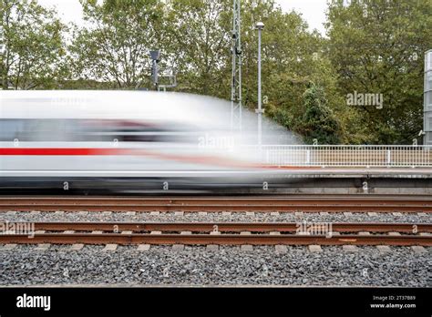 Ein Ice Durchfährt Den Bahnhof Siegburg Bonn Symbolfoto Deutsche Bahn