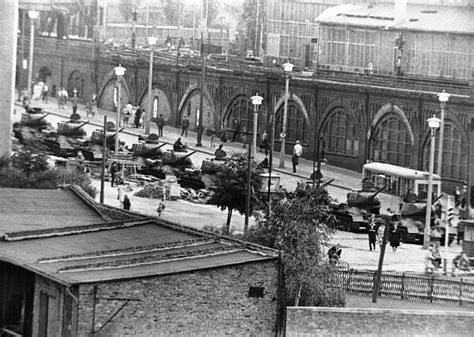 The Building Of The Berlin Wall - 1961-1962 - Flashbak