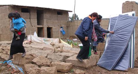 Por Lluvias Vivienda Colapsa Y Familia Queda En La Calle Peru Correo