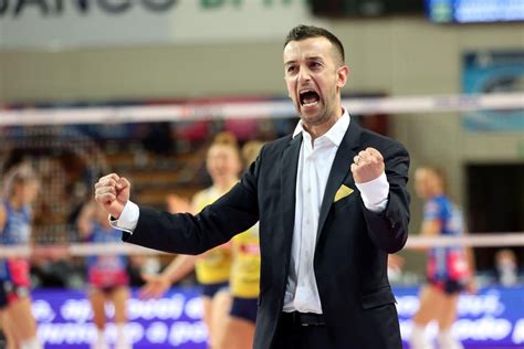 Santarelli abre porta para "retornos" na seleção turca – Web Vôlei