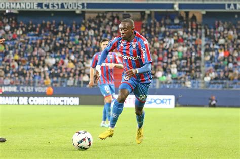 SM Caen Revenu transformé d Annecy Godson Kyeremeh continue de