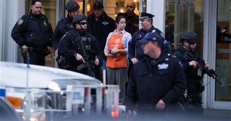 Two Dead In Murder Suicide At Home Depot In Chelsea The New York Times