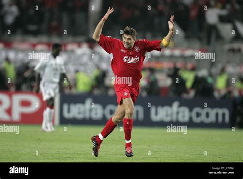 Champions league 2005 istanbul gerrard hi-res stock photography and ...