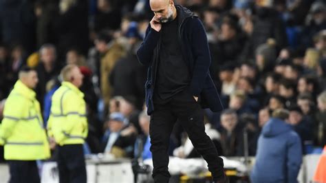 Pep Guardiola Se Aferra Al Banquillo Del City Tras La Dura Derrota Ante