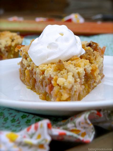 Rhubarb Tart With Shortbread Crumbles