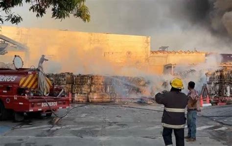 Se Incendia Bodega De Cart N En Acapulco Bajo Palabra