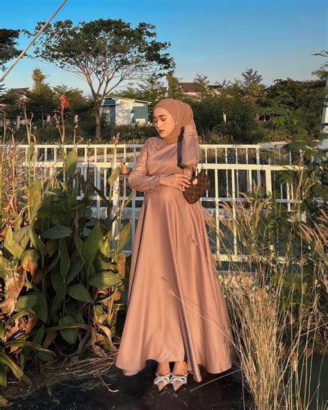 Style Kondangan Dress Ala Seviqe Febinita Untuk Hijabers