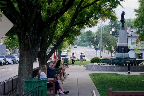 Around Hyde Park Square in Cincinnati: Our photos