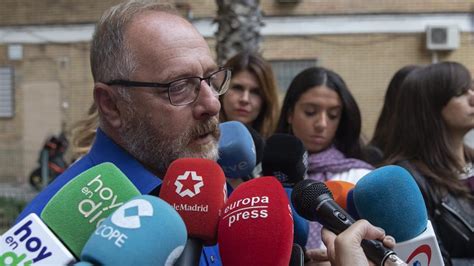 El Padre De Marta Del Castillo Reprocha A La Polic A Y Al Juez El