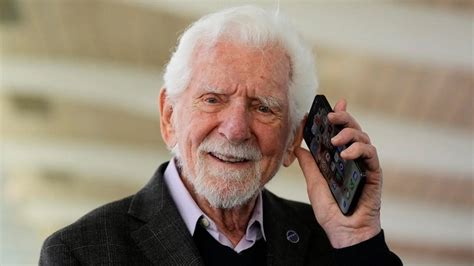 The Father Of The Cell Phone The Story Of Martin Coopers Groundbreaking Invention Infokosova