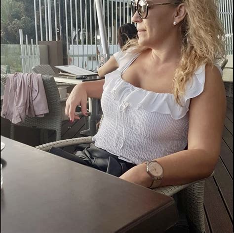 Blond Milf Barebacked On Holiday Shesfreaky