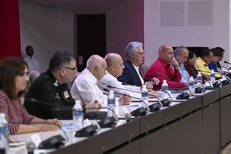 Asiste Díaz Canel a clausura del X Congreso de los CDR fotos La