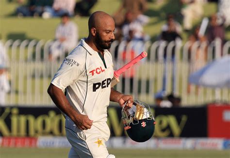 ali khan claim  scalps  pakistan build commanding  run lead