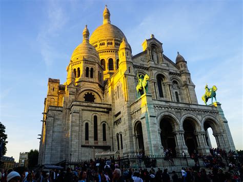 Sacré Cœur Basilica in Montmartre Expedia