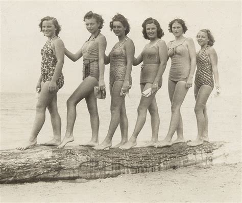 17 Vintage Photos Of Ladies In Sexy Bikinis On The Beach Before The