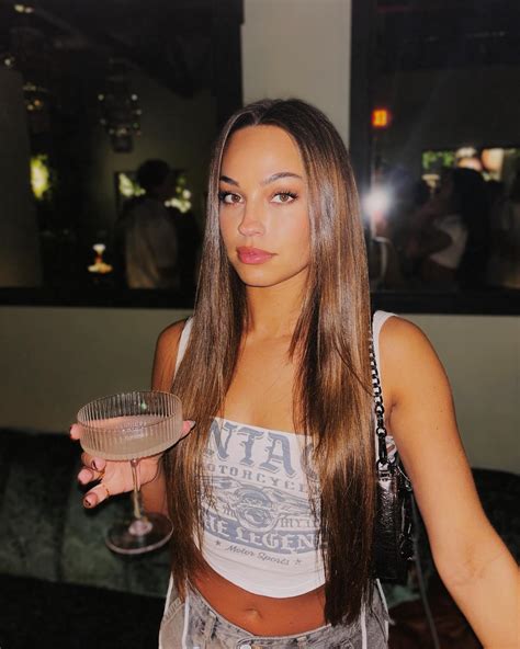 Hannah Lee - Bio, Age, Height, Wiki | Models Biography