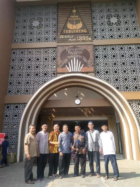 Ponpes Tebuireng Jombang Terdapat Makam Pendiri Nu Mantan Menteri