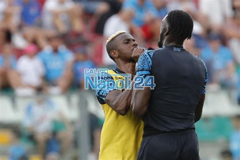 La Garra Di Osimhen Con Coli Saco Durante La Partitella FOTOGALLERY