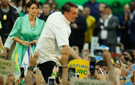 Bolsonaro joga para a base e radicaliza discurso em convenção nacional