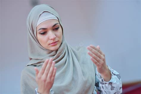 Muslim Woman Praying In Mosque Stock Image Image Of Pray Monochrome