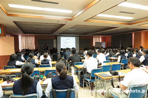 高等学校文化連盟全国写真専門部生徒技能講習会にて、動物写真の撮影について講師 動物写真展・掲載・例会＠愛媛県立とべ動物園にて撮影 とべ動物園