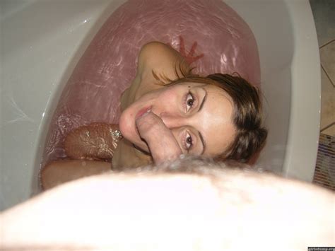 Bathtime Blowjob Porn Pic