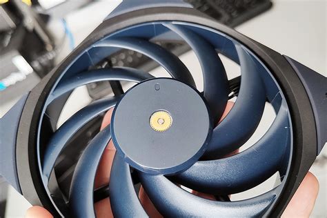 Cooler Master Mobius 120 OC Review [Análisis Completo en Español]