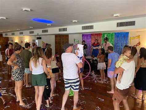 Pequenos Caem Na Folia Bailinho E Cortejo De Carnaval Clube Dos