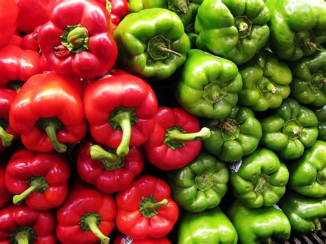 Mouthwatering Red and Green Peppers : High Definition, High Resolution ...