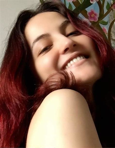 Bollywood Actress Elli Avram looks hot in these bold photos PHOTOS बलड अदज म नजर आई