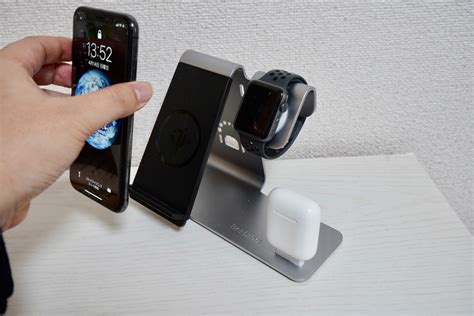 ワイヤレス充電も可能！ Iphone、apple Watch、airpodsを同時充電できるスタンド ライフハッカー 日本版