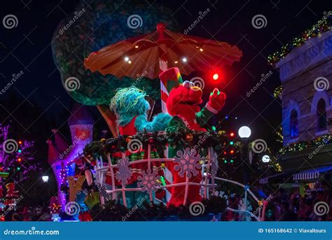 Elmo and Rosita in Sesame Street Christmas Parade at Seaworld 9 ...