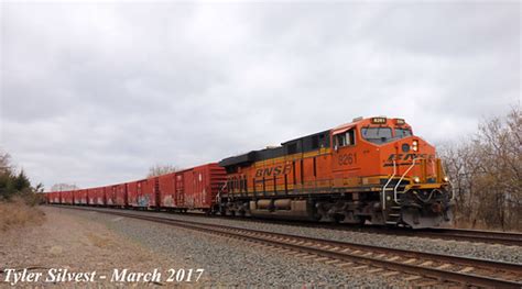 Bnsf 8261 Leads Eb Manifest Olathe Ks 3 5 17 Burlington N Flickr