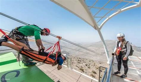 体验世界上最长的 Jebel Jais 高空滑索的刺激，距迪拜仅很短的车程 Klook客路