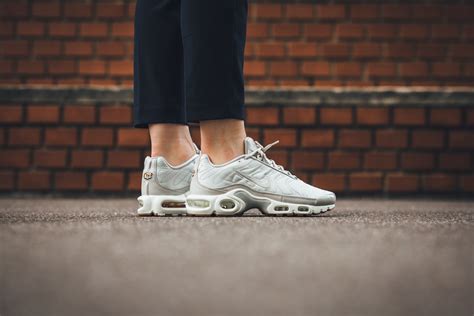 Кроссовки Оригинал Nike Air Max Plus Tuned 1 "Satin" купить по цене 3 ...