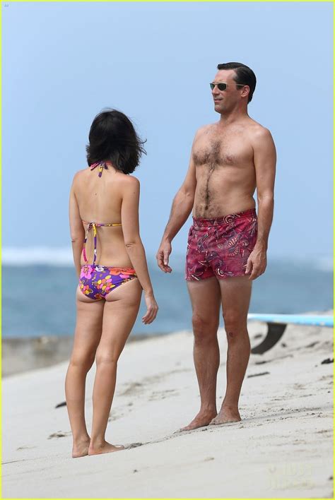 Jon Hamm Shirtless Mad Men Beach Scenes In Hawaii Photo