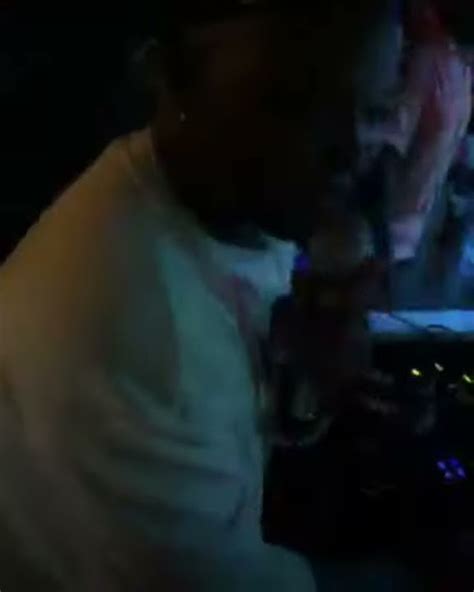 Dj Lutonda Dando A Resposta Em Plena Festa Youtube