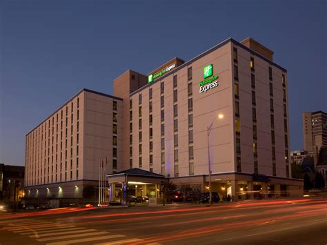 Downtown Nashville, TN Hotel - Holiday Inn Express & Suites