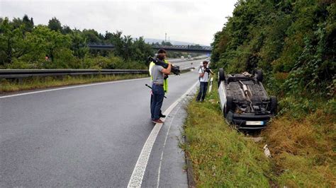 Auto Berschl Gt Sich Auf Der A