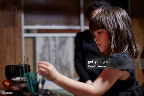 Japanese Funeral Ceremony High-Res Stock Photo - Getty Images