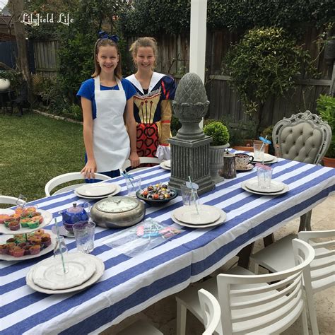alice in the wonderland birthday party 8