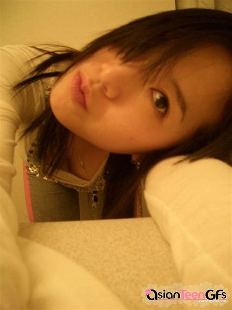 Asian Teen Amateur Showing Her Sexy Naked Body Photos