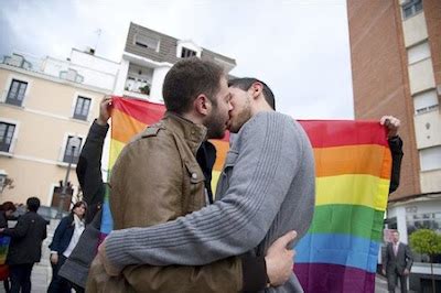 Iglu Hemeroteca Homofobia Madrid Una Jueza Considera Que Agredir