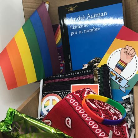 Unboxing caja literaria día del orgullo LGBT de Bibliobox