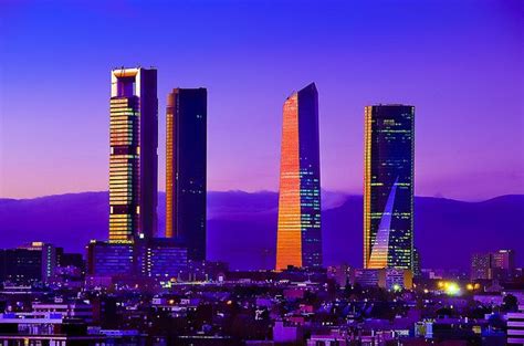 Las Cuatro Torres En El Atardecer De Madrid Imagenes De Madrid